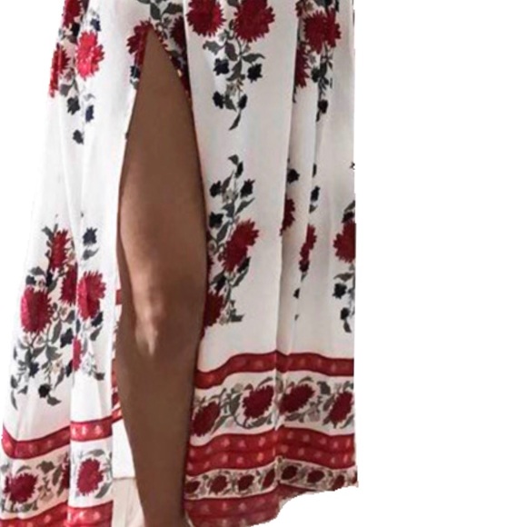 White sundress w red and navy blue flower pattern - Picture 8 of 8
